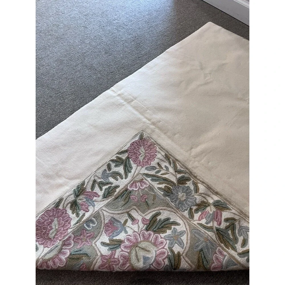 Vintage Floral Embroidered Needlework Hand Stitch Wool Throw  Rug 2.5’ X 4’
